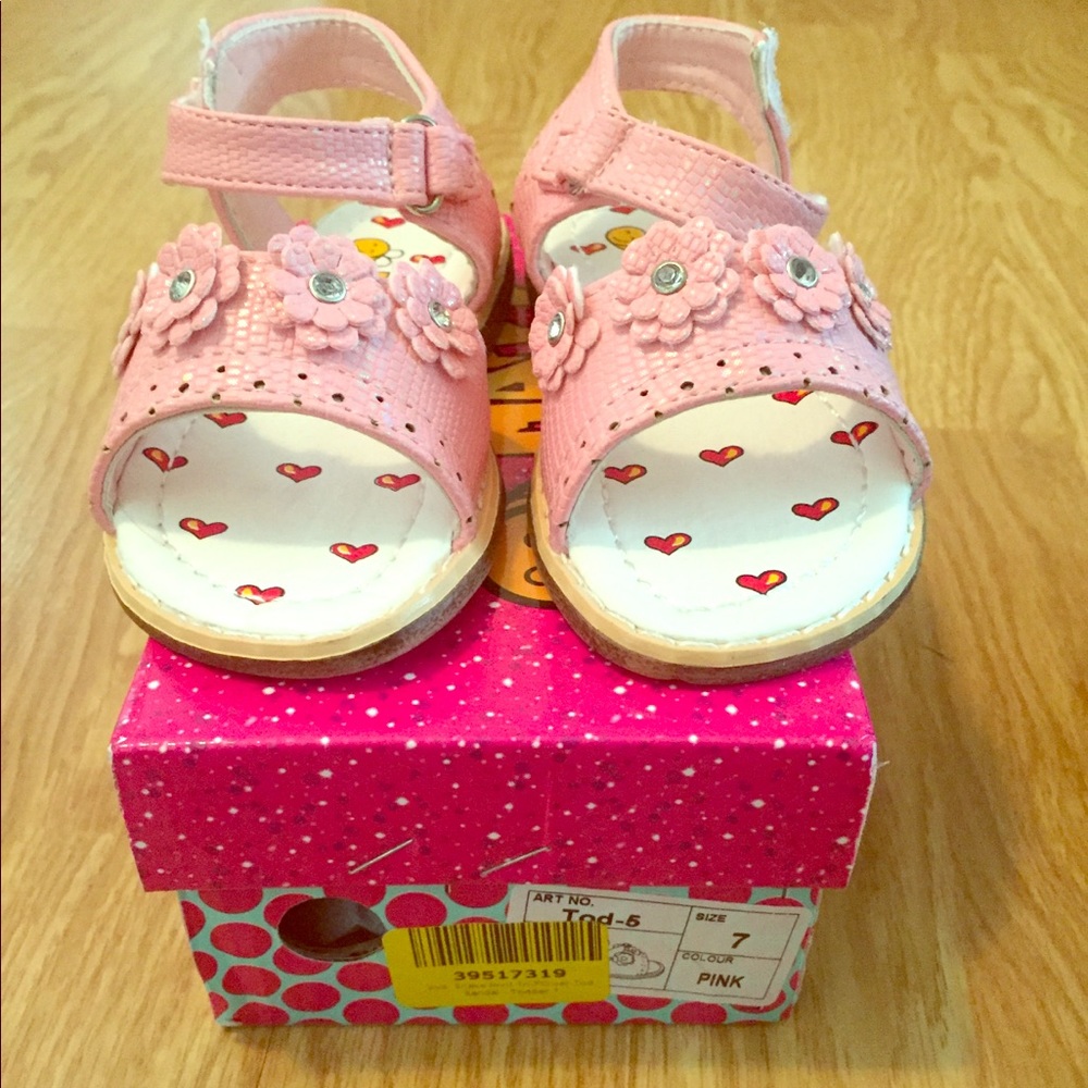 Toddler size 7 pink sandals